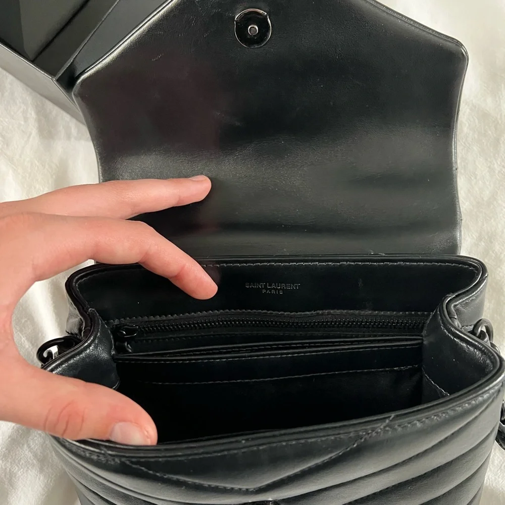 YSL LOULOU TOY STRAP BAG IN MATELASSÉ "Y" LEATHER - Picture 4 of 7
